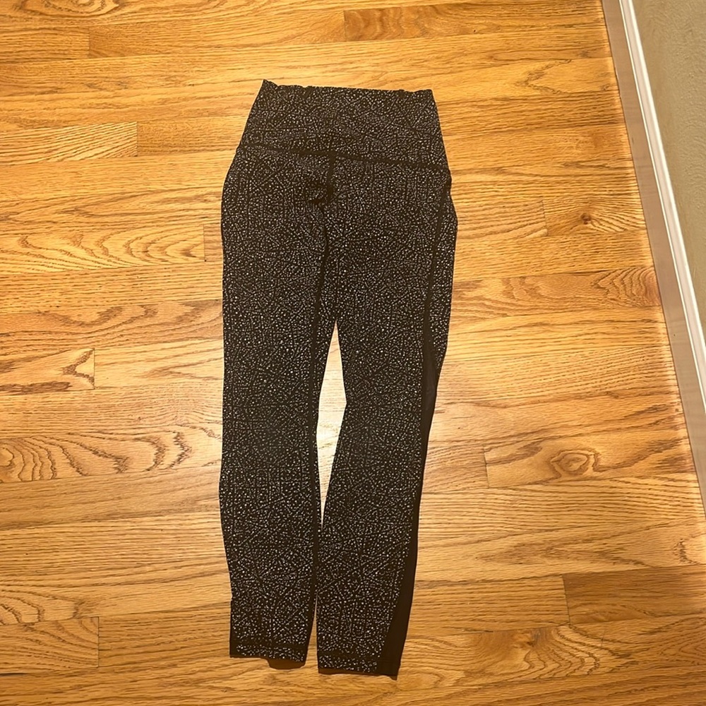 Black printed Lululemon capri leggings